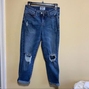 Denizen from Levi’s Mid Rise Boyfriend Distressed Jeans size 2/26